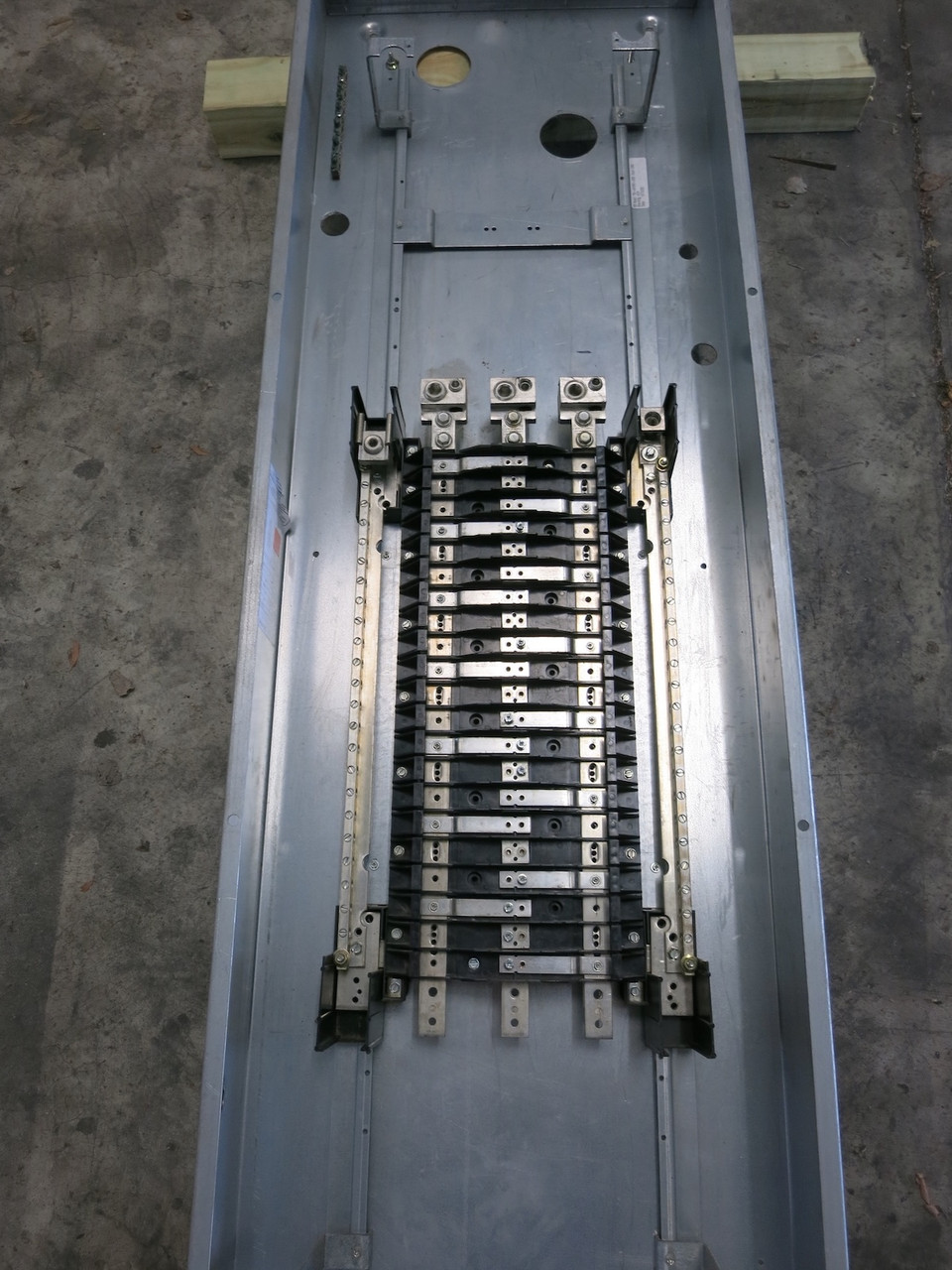Siemens P1C42ML400ATS 400A 208/120 Main Lug Breaker Panel Board